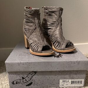 Freebird by Steven Bella stone multi